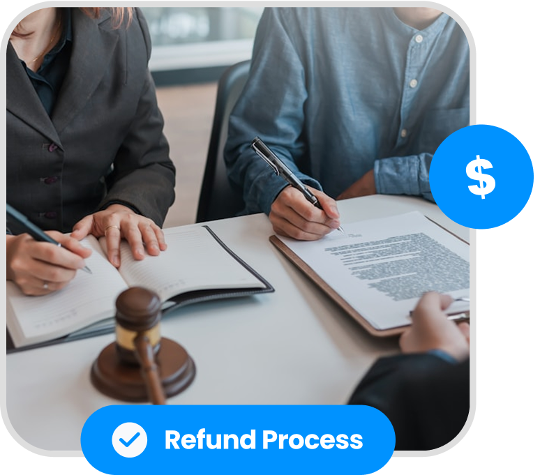 Rapid Translate-Grafik von Personen, die an offiziellen Dokumenten arbeiten, überlagert von einem Dollar-Symbol und dem Text "Refund Process".