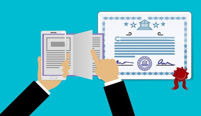 Traduction certifiée de l'acte de décès pour l'étranger 6 Illustration dans laquelle une personne prend une page d'un document à côté d'un certificat.