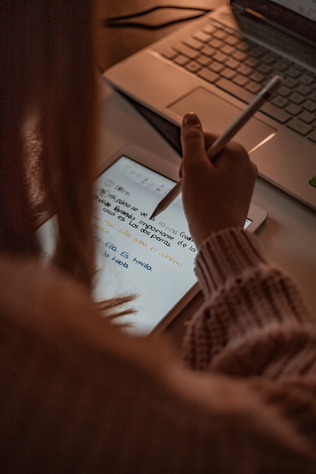 A girl translating Spanish on an iPad. 