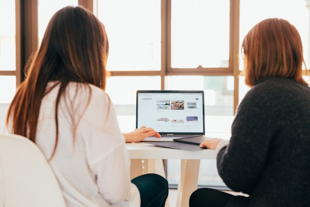 What Is Localization in the Translation Industry? 6 Two people browse an e-commerce website.