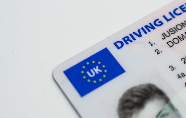 Can a Foreigner Open a Bank Account in the U.S.? 5 A close-up of a UK citizen’s driver’s license.