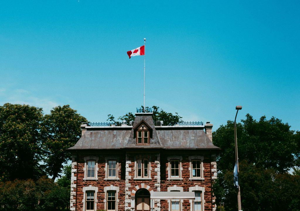 Can U.S. Citizens Buy Property in Canada? 4 photo fuzz GiE6Xx rDFo unsplash